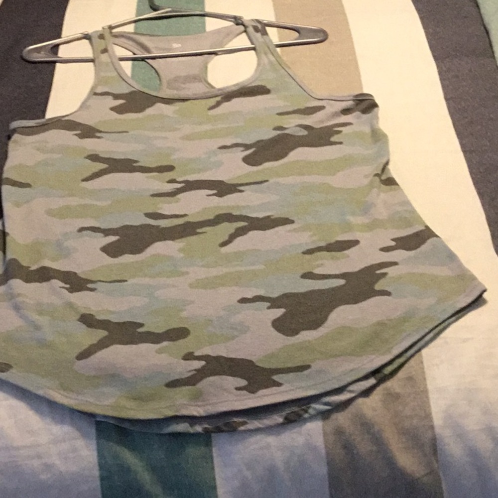 Women’s camo racer back tank